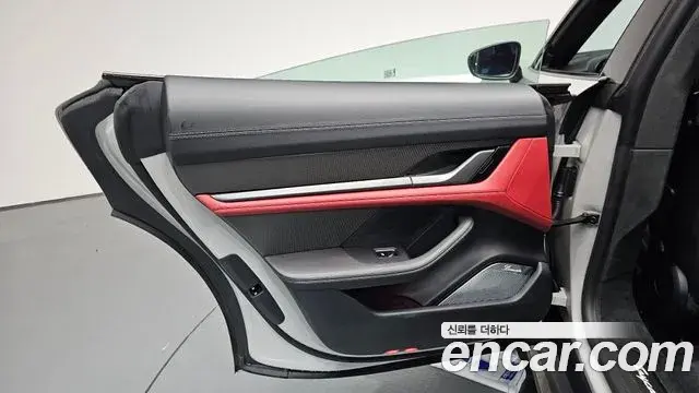 Porsche Taycan 2024 — Photo 29/37