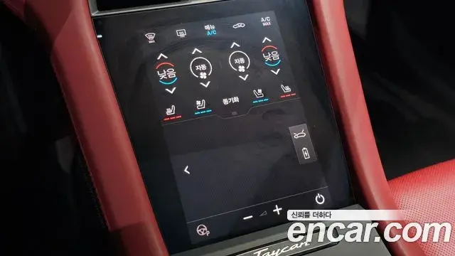 Porsche Taycan 2024 — Photo 28/37