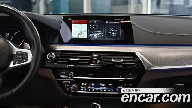 BMW 5 Series 2019 — Фото 18/20