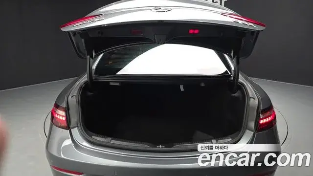Mercedes-Benz E-Class 2021 — Фото 20/20