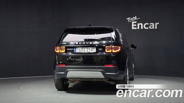 Land Rover Discovery Sport 2021 — Фото 4/20