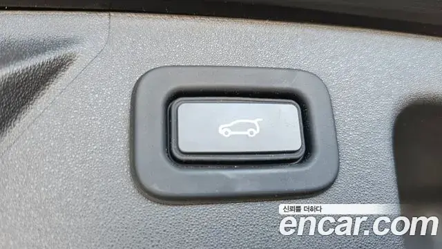 Land Rover Discovery Sport 2021 — Фото 16/20