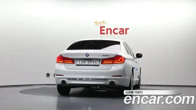 BMW 5 Series 2018 — Фото 4/20