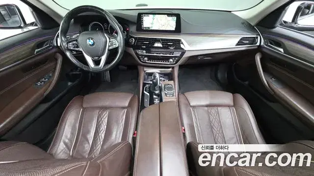 BMW 5 Series 2018 — Фото 11/20