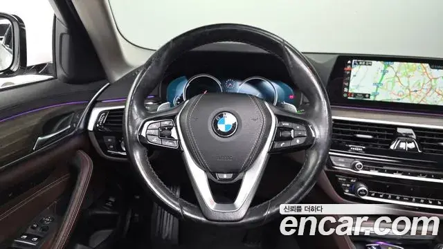 BMW 5 Series 2018 — Фото 14/20