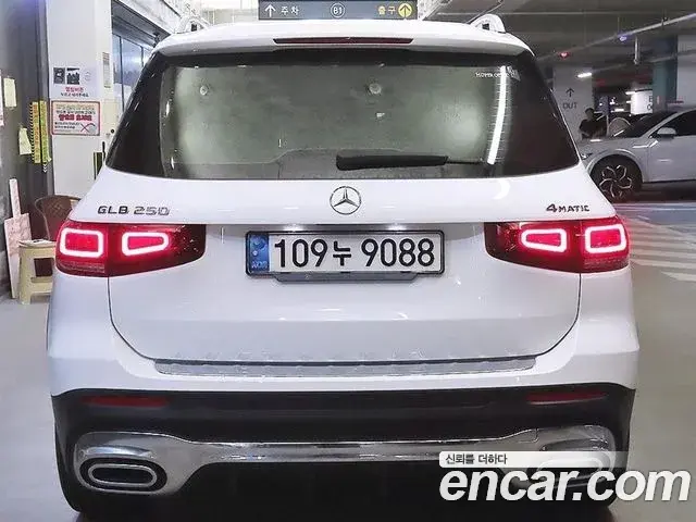 Mercedes-Benz GLB-Class 2021 — Фото 5/20