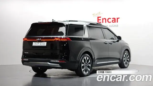Kia Carnival 2023 — Фото 2/20