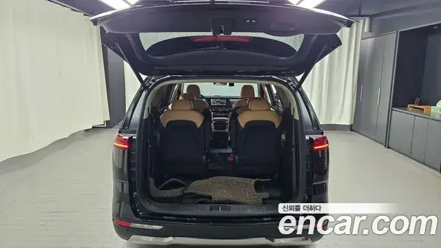 Kia Carnival 2023 — Фото 16/20