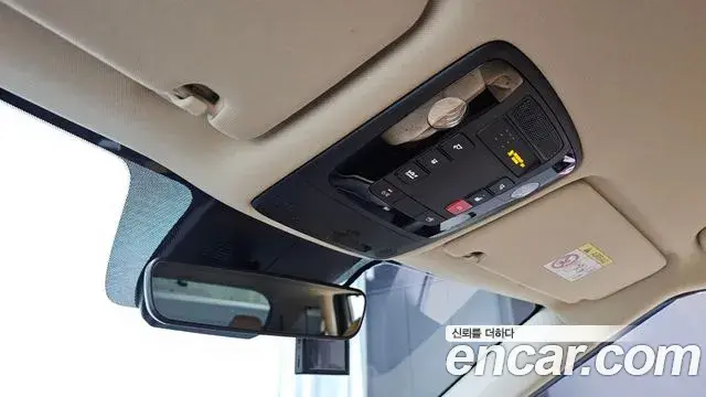 Kia Carnival 2023 — Фото 18/20