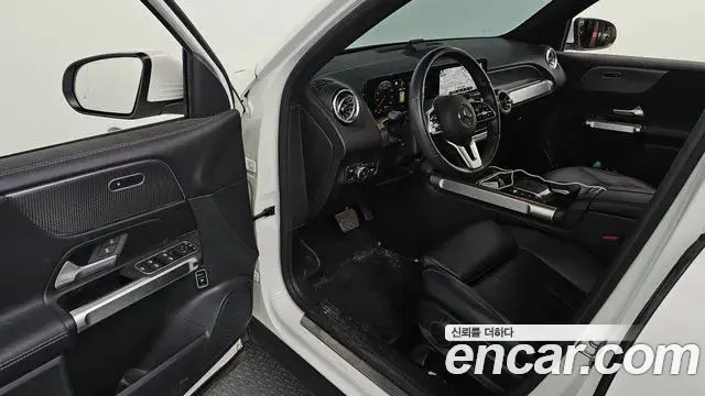 Mercedes-Benz GLB-Class 2022 — Фото 10/20