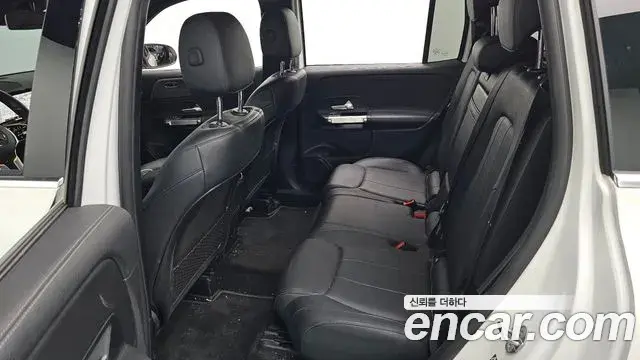Mercedes-Benz GLB-Class 2022 — Фото 11/20