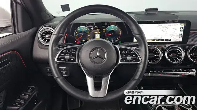 Mercedes-Benz GLB-Class 2022 — Фото 13/20