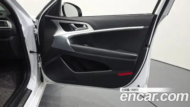 Genesis G70 2020 — ფოტო 7/35