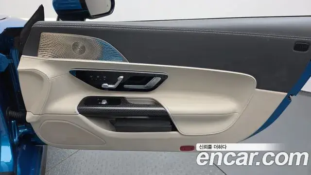 Mercedes-Benz SL-Class 2023 — Photo 11/32