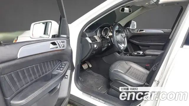 Mercedes-Benz GLE-Class 2018 — Фото 10/20