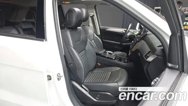 Mercedes-Benz GLE-Class 2018 — Фото 12/20