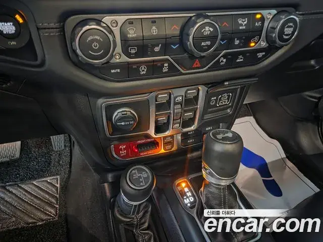 Jeep Wrangler 2025 — Фото 10/17