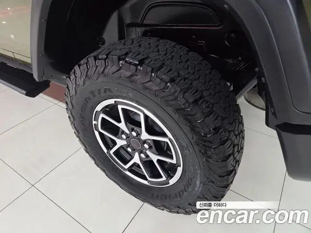 Jeep Wrangler 2025 — Фото 16/17