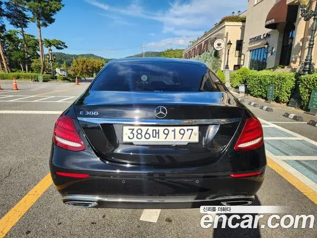 Mercedes-Benz E-Class 2020 — Фото 4/20
