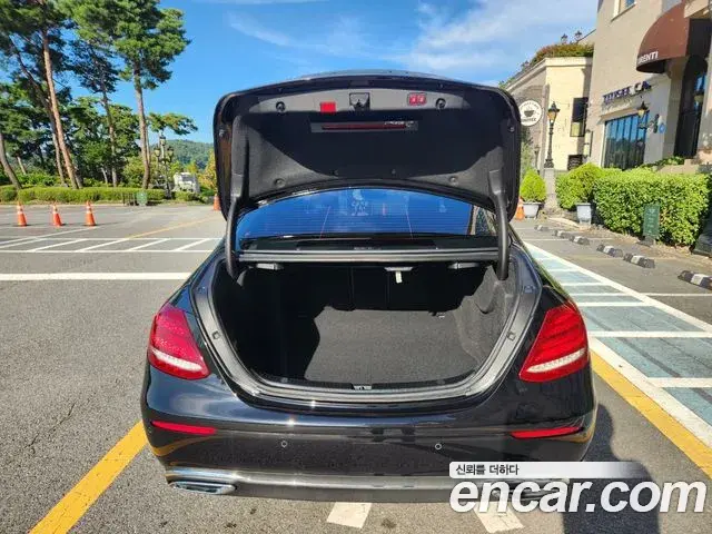 Mercedes-Benz E-Class 2020 — Фото 6/20