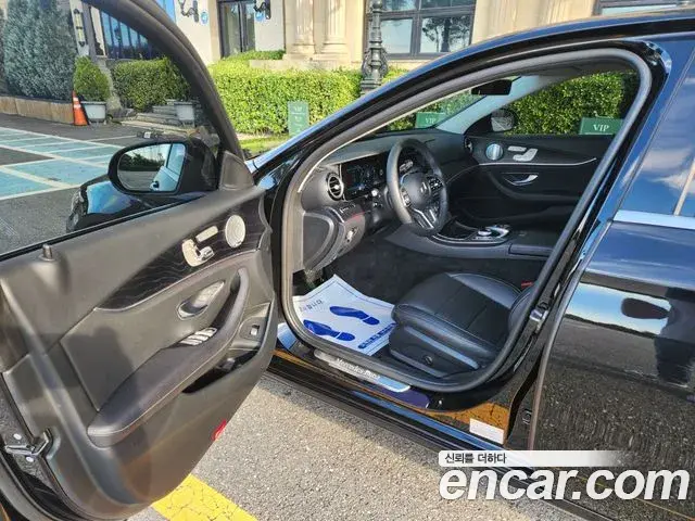 Mercedes-Benz E-Class 2020 — Фото 11/20