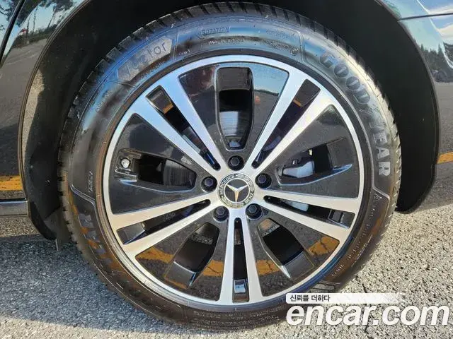 Mercedes-Benz E-Class 2020 — Фото 19/20