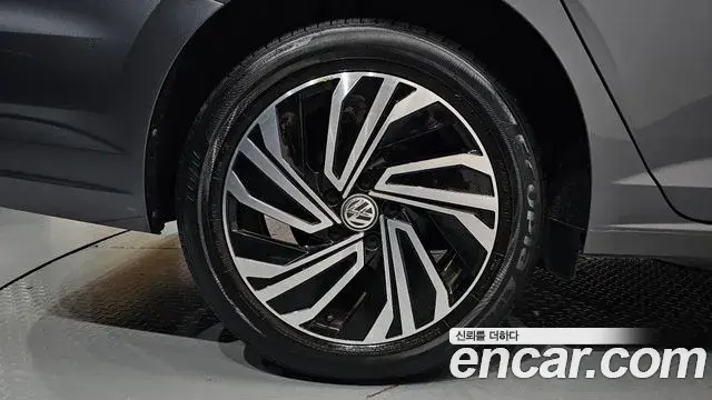 Volkswagen Jetta 2021 — Şəkil 35/37