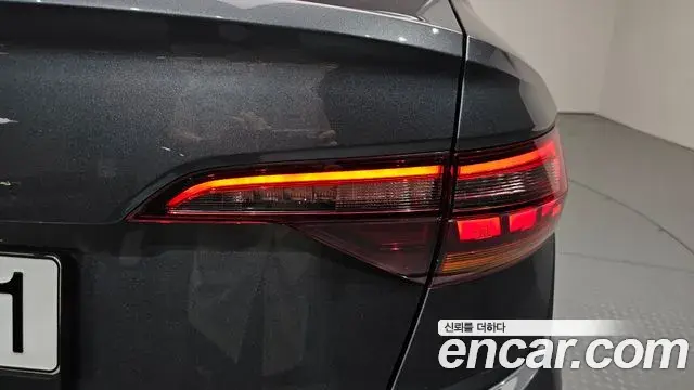 Volkswagen Jetta 2021 — Şəkil 29/37