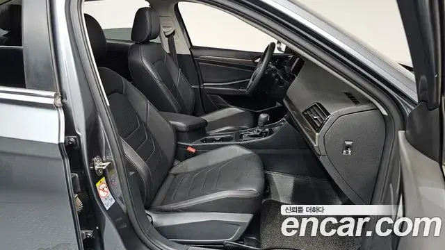 Volkswagen Jetta 2021 — Şəkil 15/37