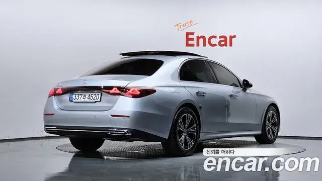 Mercedes-Benz E-Class 2024 — Фото 1/20
