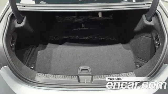 Mercedes-Benz E-Class 2024 — Фото 18/20