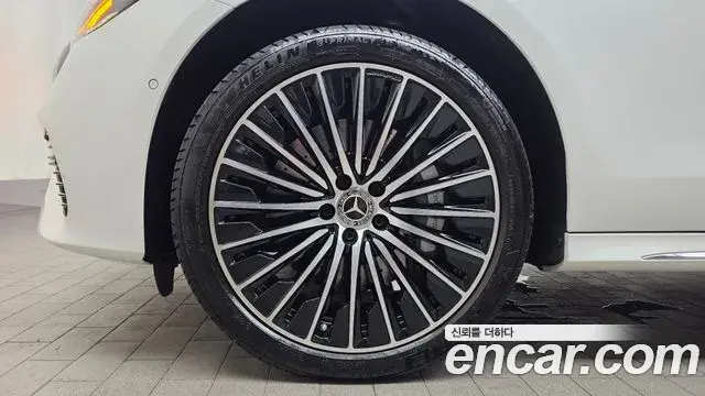 Mercedes-Benz E-Class 2024 — Photo 5/20