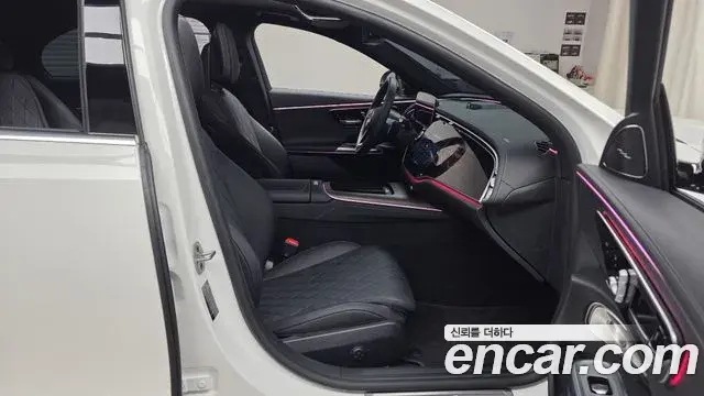 Mercedes-Benz E-Class 2024 — Photo 11/20