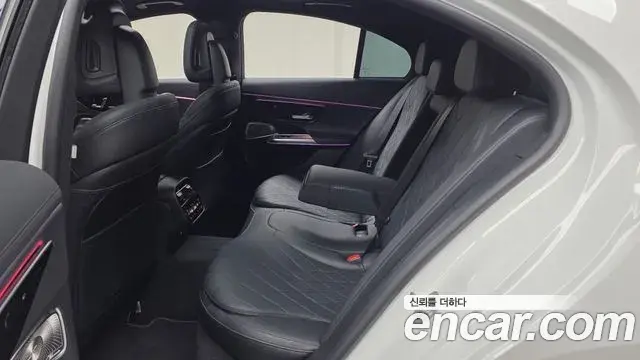Mercedes-Benz E-Class 2024 — Photo 12/20