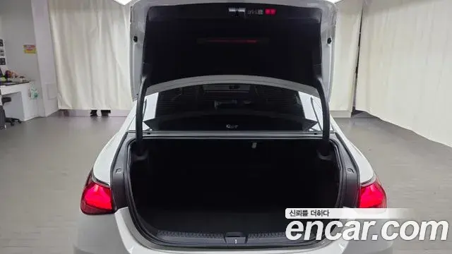 Mercedes-Benz E-Class 2024 — Photo 20/20