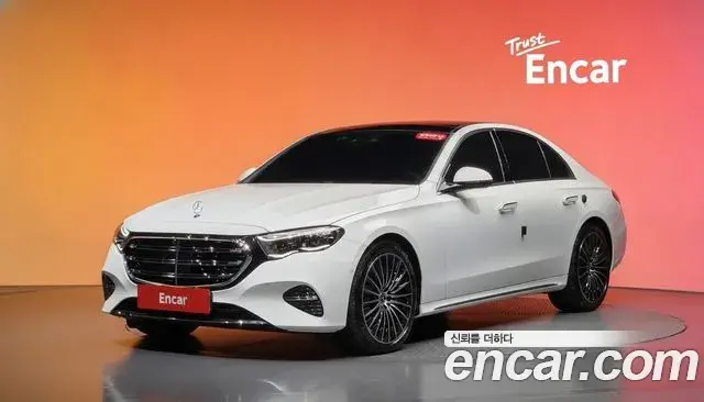 Mercedes-Benz E-Class 2024 — Photo 1/20
