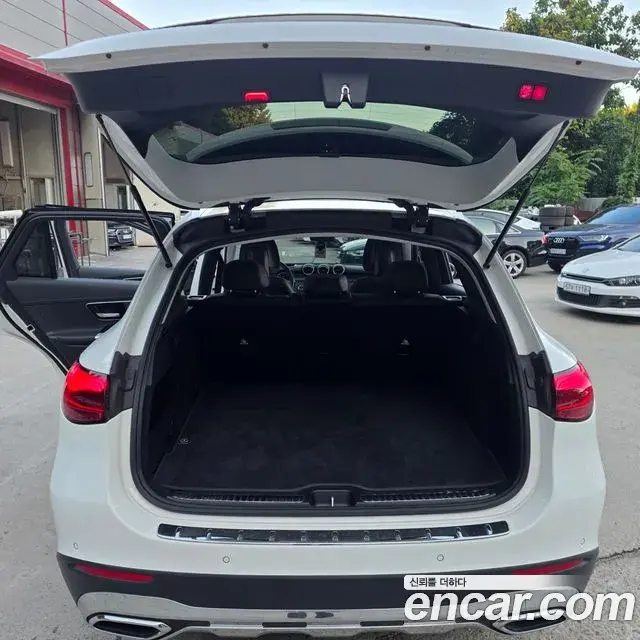 Mercedes-Benz GLC-Class 2023 — Фото 15/20
