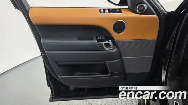 Land Rover Range Rover Sport 2018 — Photo 13/40
