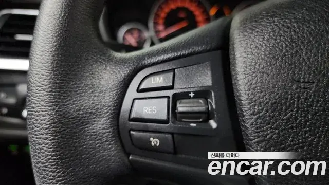 BMW 3 Series 2018 — Фото 17/20