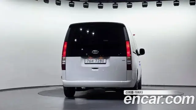 Hyundai Staria 2023 — Фото 4/20
