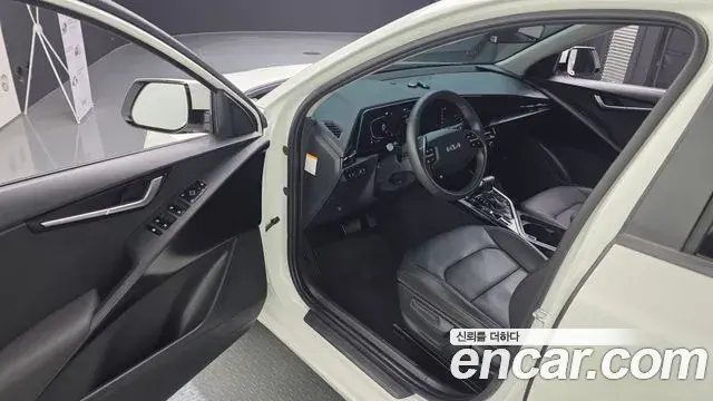 Kia Niro 2022 — Фото 10/20