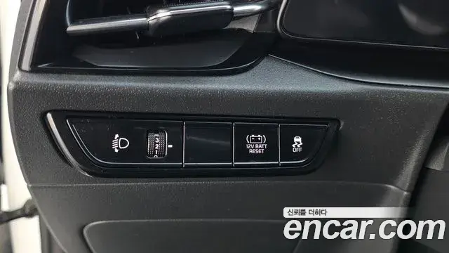 Kia Niro 2022 — Фото 16/20