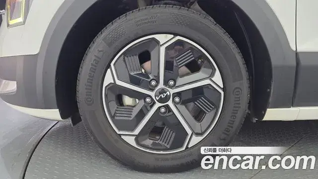 Kia Niro 2022 — Фото 5/20