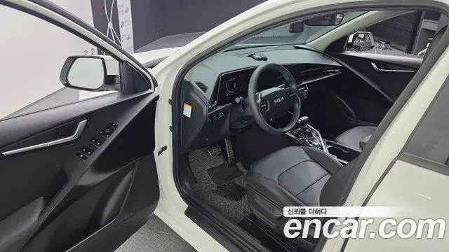 Kia Niro 2022 — Фото 10/20