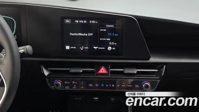Kia Niro 2022 — Фото 17/20