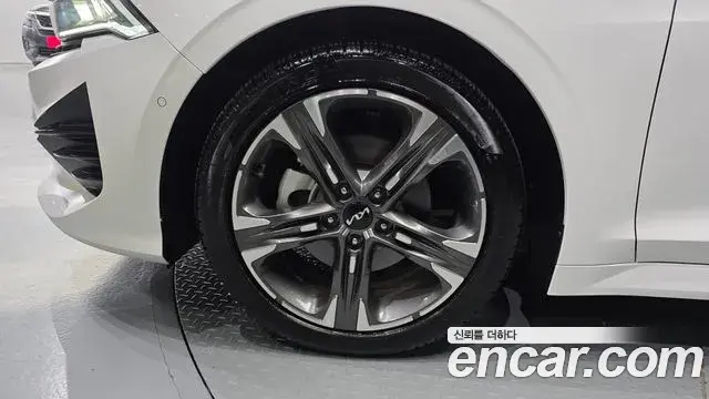 Kia K5 2023 — Şəkil 15/20