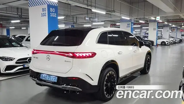 Mercedes-Benz EQS SUV 2023 — ფოტო 8/20