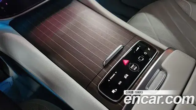 Mercedes-Benz EQS SUV 2023 — ფოტო 16/20