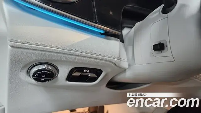 Mercedes-Benz EQS SUV 2023 — ფოტო 14/20