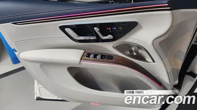 Mercedes-Benz EQS SUV 2023 — ფოტო 19/20